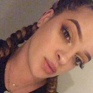 Meet your Posher, Dee